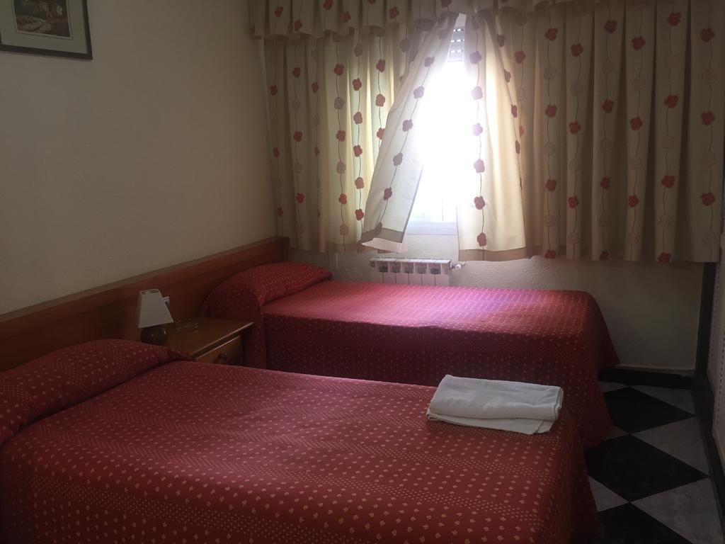 Hostal Jacinto Alcala de Henares Exterior photo