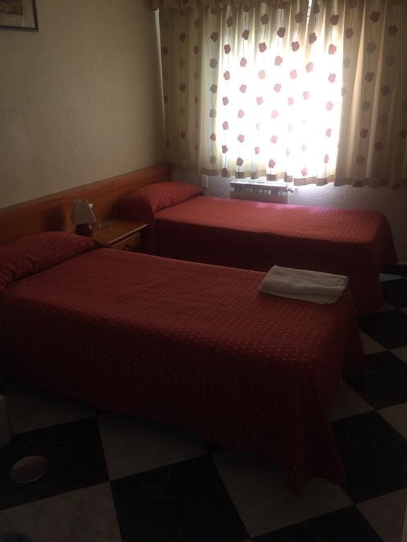 Hostal Jacinto Alcala de Henares Exterior photo